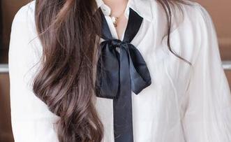 爱蜜社 – 不可思议的美图更新，许诺Sabrina的黑丝美腿，把我心中的小鹿撞得稀巴烂。