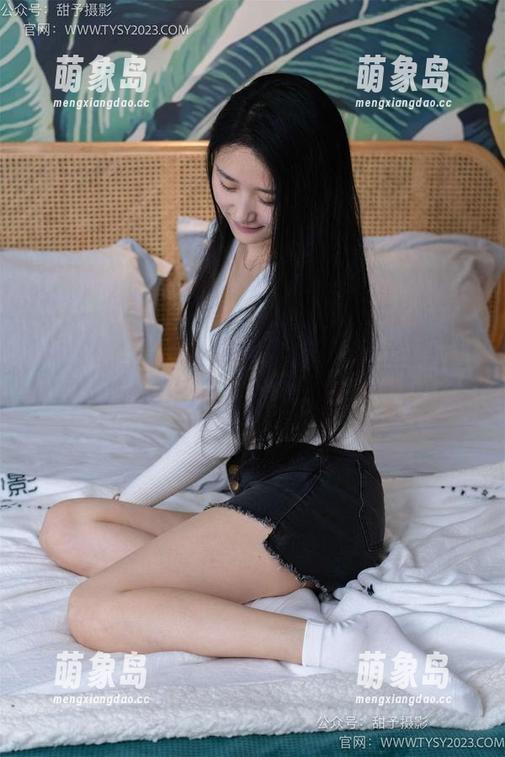 甜予摄影 - 这是最近看过的最有趣的美图合集，思思用肉丝+脚尖加固的组合成功引起我的好奇心！
