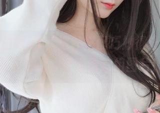 白裙和白银81，这种搭配巧妙得让我不知从何说起，快来看这组图片！