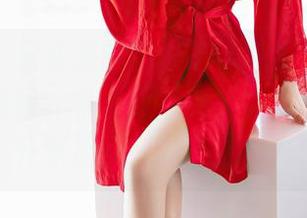 秀人网 – 职业装的另一面，私拍laura阿姣乐呵原图：看着就像要给老板布置个“升职加薪”的计划书？