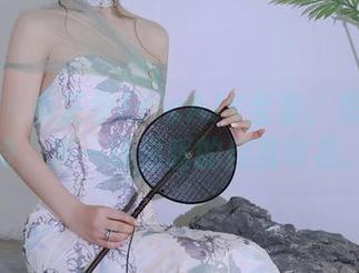 秀人网 – 卓芷伊EricAJK全套：原图不怕冷，来一场温暖的自我审视。
