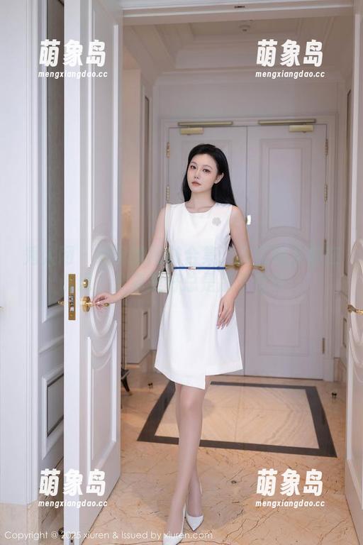 秀人网 - 奶酥的网袜合集：这些线条都在诉说，分享美好总是那么自然。