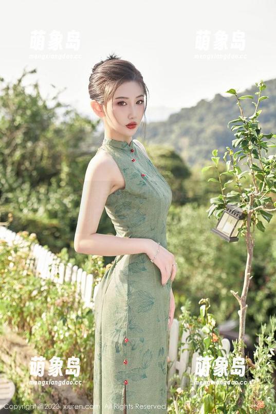 秀人网 - 糖糖自拍：你以为是写真，实际上是她日常生活的逐步展示。