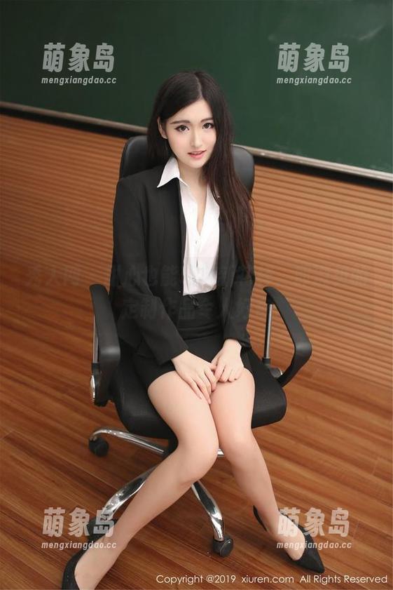 秀人网 - 甜心也能玩出新花样，邱淑贝的定制作品令人好奇