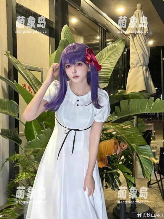 秋山AkI的双人在线：真正的“画中画”，人物情感透出一种无法名状的气息。