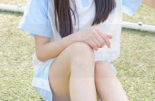 稚乖画册 – 全套写真里，赤西夜夜的美足展现出非凡的优雅，忍不住多刷几遍
