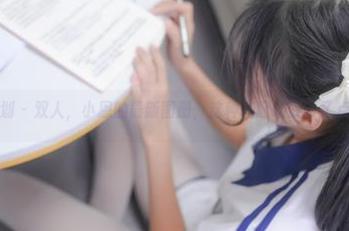 紧急企划 – 双人，小恩的最新图册，这种搭配让我多了点期待。