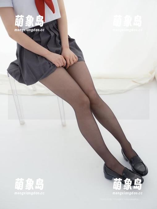 紧急企划 - 于是小恩发了一组厚白丝的写真，资源自动勾引我的视线。