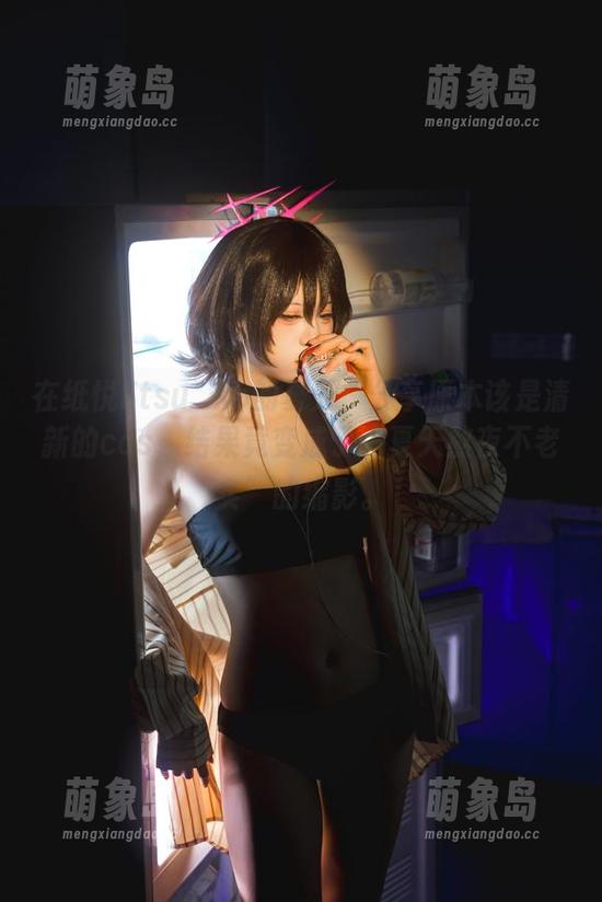 纸悦Etsu_ko 在纸悦Etsu_ko的夏天:分享原本该是清新的cos,结果竟变成了“夏天熬夜不老实”的缩影。
