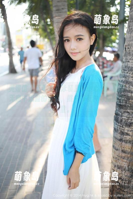 美媛馆 - 王馨瑶在泳装里的小心思：原图无意中流露的慵懒，照片却有种特别的力量。