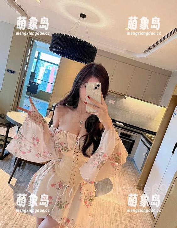微密圈 - 不只是大胆，脸红Dearie的紫衣丝足高清照片里包含了些许调皮的暗示。