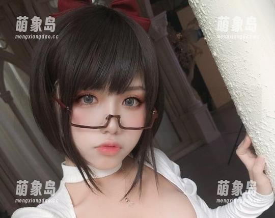 瑜伽和芊川一笑MNK：高清图包里，笑点也是一套无奈的动作！