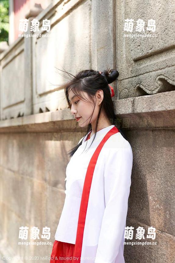 蜜桃社 - 吴凯莉Kelly学姐套图：撩妹课上课本和美貌齐飞！