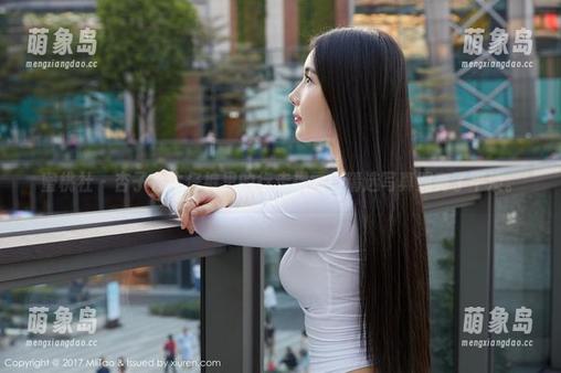 蜜桃社 - 杏子在牛仔裤里的行走裸露，精选写真照亮了平淡。