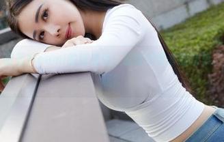 蜜桃社 – 萌美Moemi的新挑战：足部美学套图合集，来嗨一嗨吗？