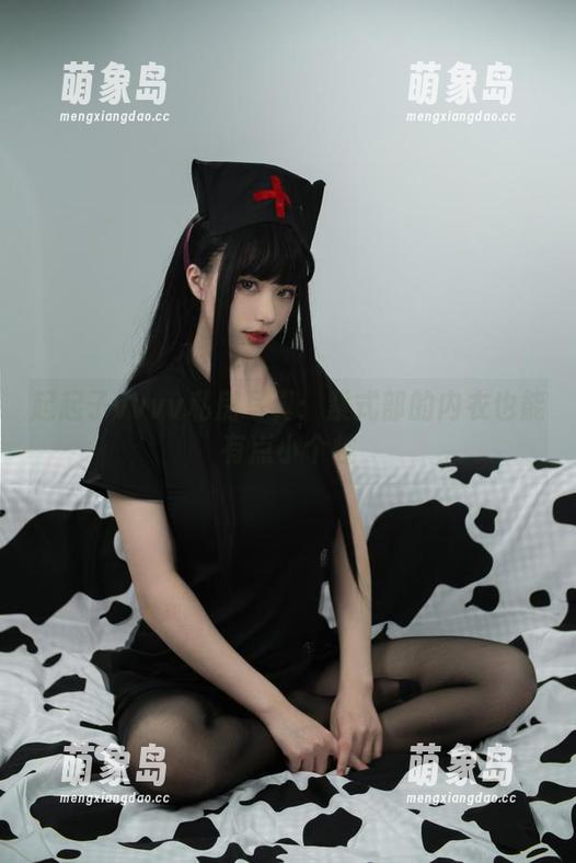 起起子vvvv私房写真：紫式部的内衣也能有点小个性