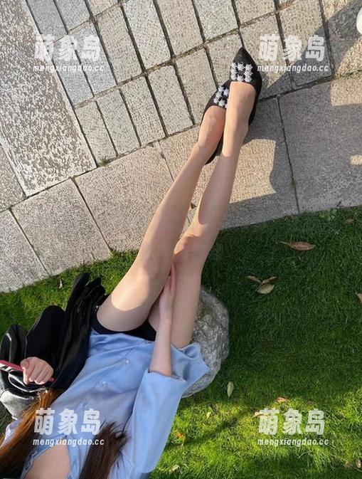 微密圈 - 软妹小九九的泳衣写真，让我羡慕得牙痒痒