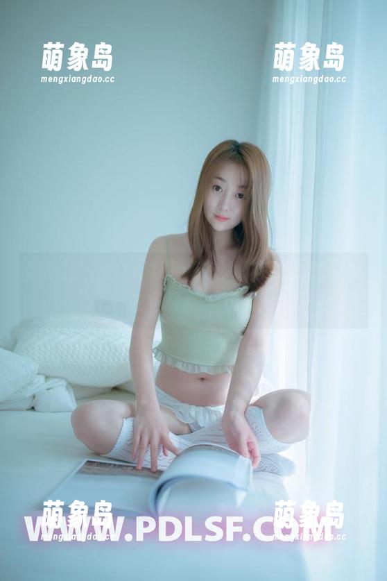 轰趴猫 - 粉色图册，艾小青在这儿就像被糖衣包裹的“玩具”