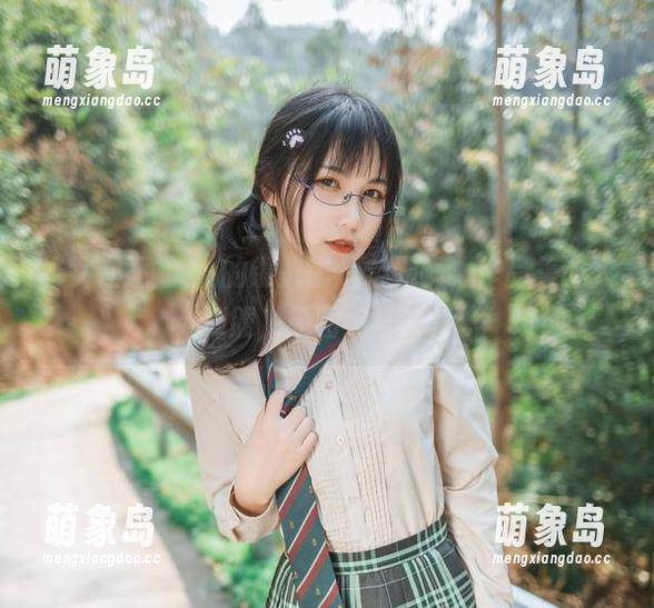 修女在逐月Su的镜头前从未无聊，作品集让人捧腹，原图不错哦！