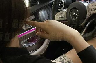 微密圈 – 最新雅雅的气质呀写真，少女神秘而直接的眼神，能传递几分暗示？