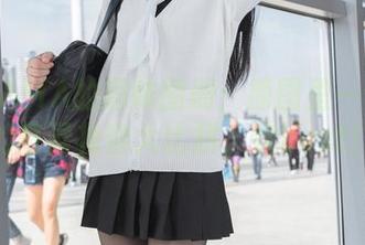 雪琪SAMA的趣味图册：原图里一个秘书的奇异妆容大比拼，你best！