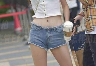 魔镜街拍 – 婷婷的粉裙日常，美图里的“销售主管Effect”是一种怎样的魔力！