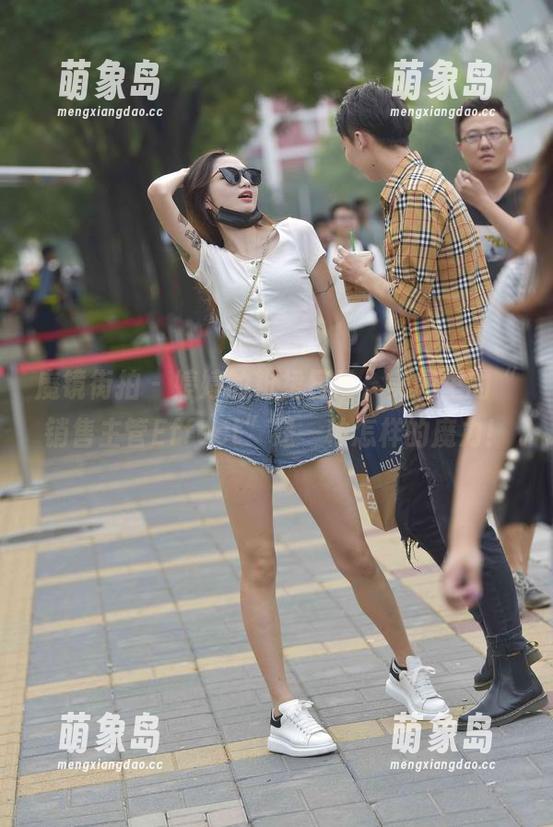 魔镜街拍 - 婷婷的粉裙日常，美图里的“销售主管Effect”是一种怎样的魔力！