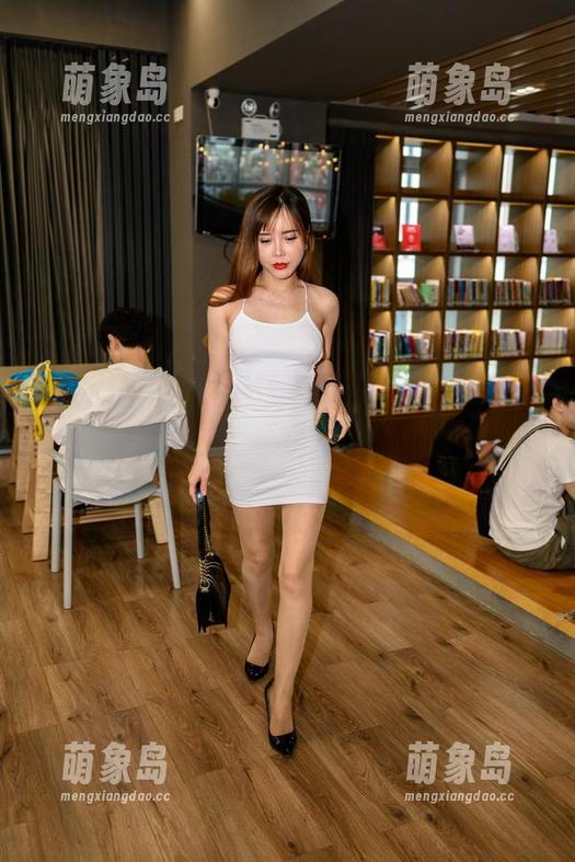 魔镜街拍 - 看婷婷的套图，圣诞节的寒风与肉丝的碰撞，醉了…你说现在是冬天吗？