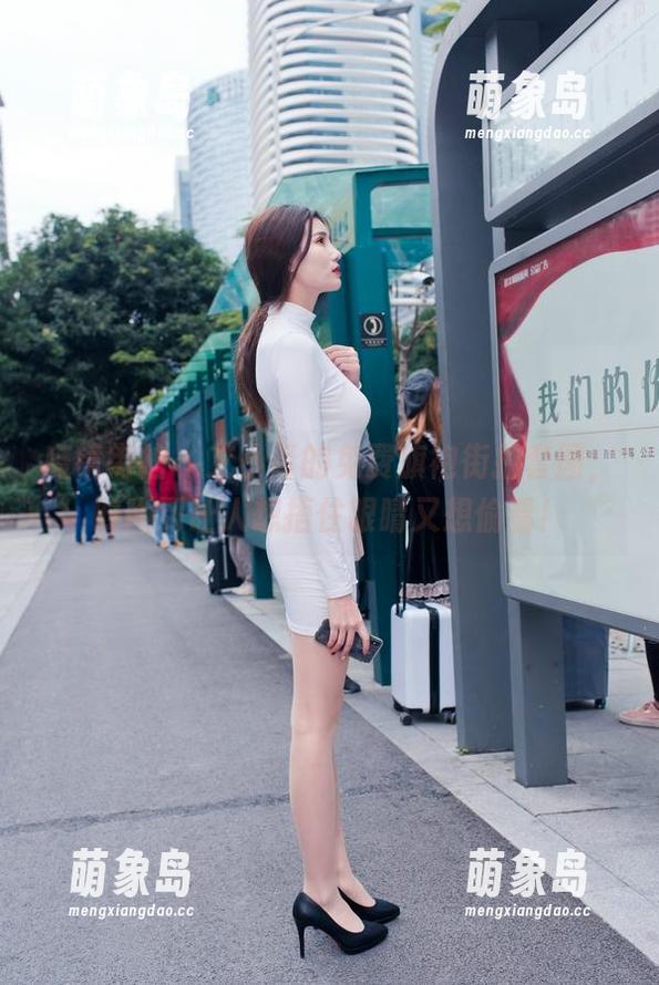 魔镜街拍 - 艾小青的免费旗袍街拍套图，时尚到让人想捂住眼睛又想偷看！