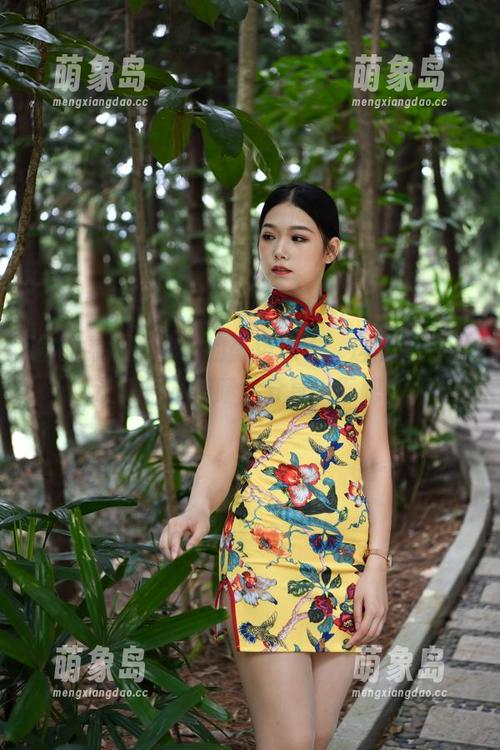 魔镜街拍 - 芝芝的蓝色泳衣，这美图真心让人目不转睛，分享一下吧！