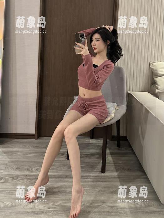微密圈 - 黎允熙精选写真：长腿修女，腿美到你会想给她写封信。